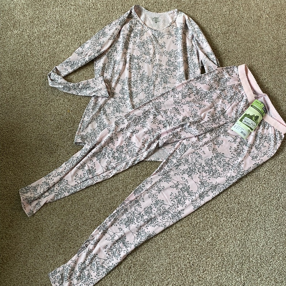 Women’s medium Capilene base layer
